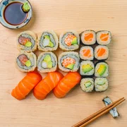 MED001 ซูชิ เบนโตะ กลาง เซ็ต 1